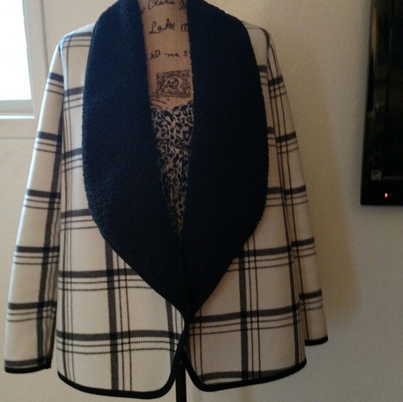 Soft  Black and White Jacket , size Small - Picture 2 of 8